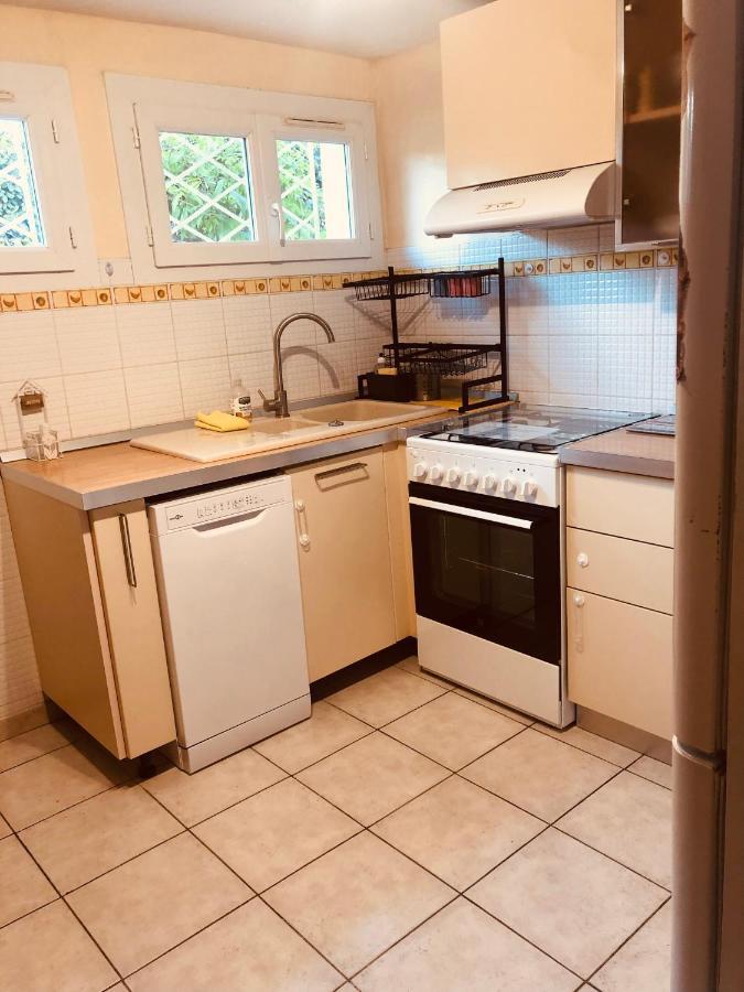 Votre Sejour A Sanary Dans Bas De Villa Avec Terrasse Vegetalisee Et Abritee Exposition Est Sud Ouest A 400M Du Centre Ville En Zone Pietonne Ou Tout Peut Se Faire A Pied Sanary-sur-Mer Exterior foto